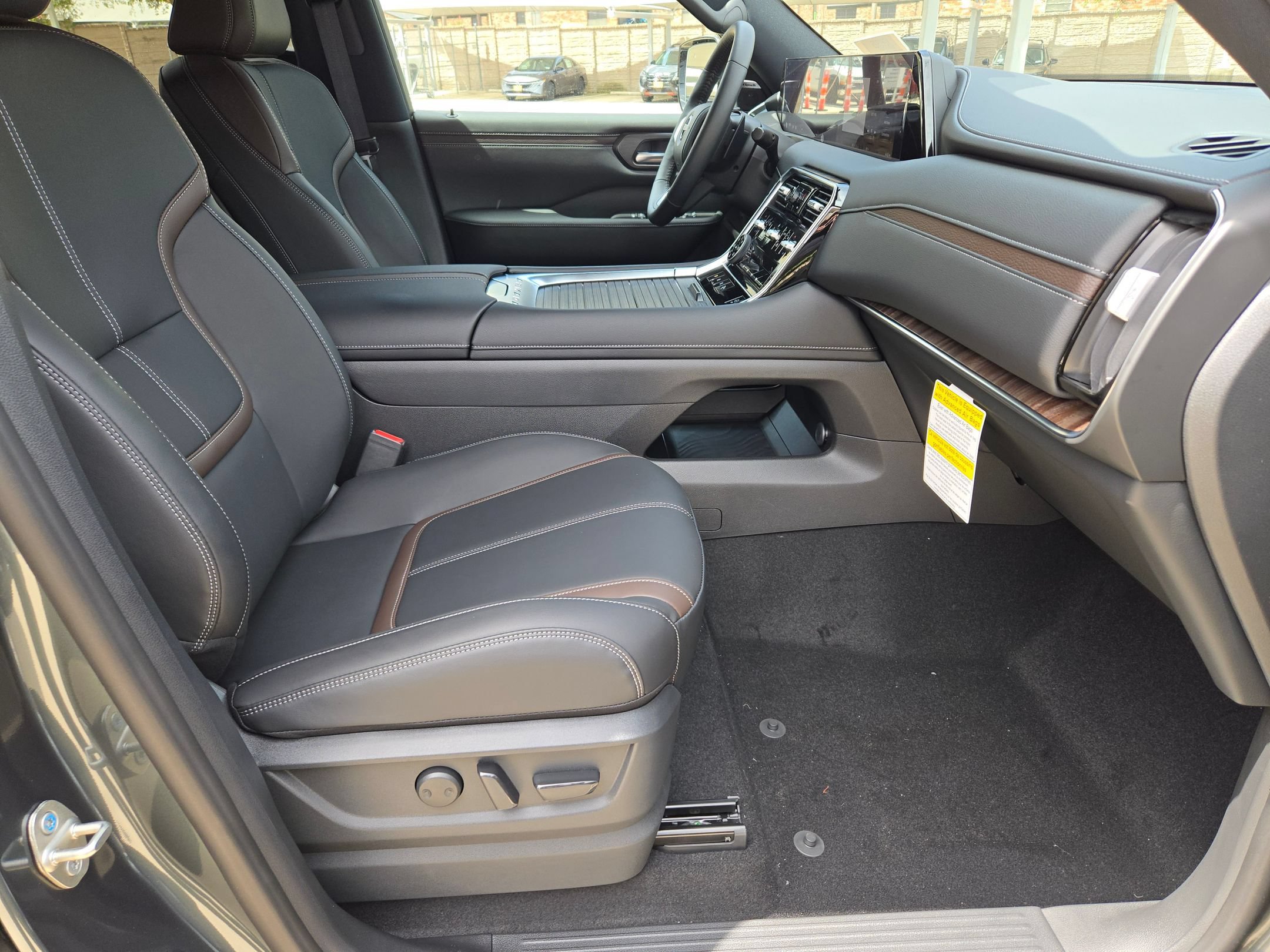 New 2026 Nissan Armada SL w/ Captain's Chari Seat Package AWD/4WD image 21