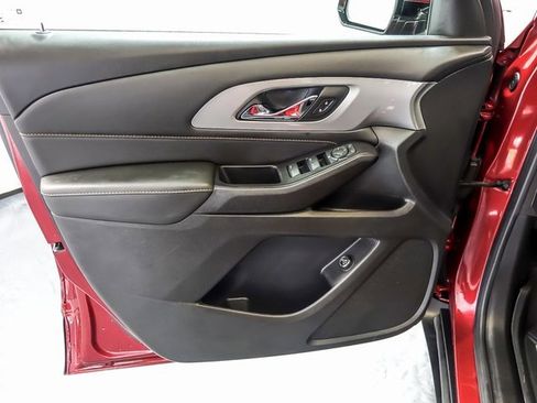 Used 2020 Chevrolet Traverse LT image 27