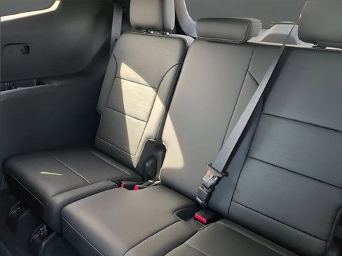 Used 2025 Buick Enclave Sport Touring image 23