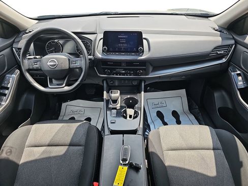 Used 2025 Nissan Rogue SV FWD image 13