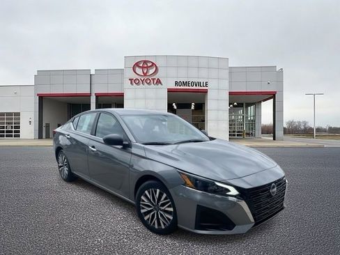 Used 2025 Nissan Altima 2.5 SV FWD image 1