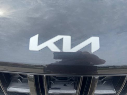 Certified 2024 Kia Carnival LX FWD image 27