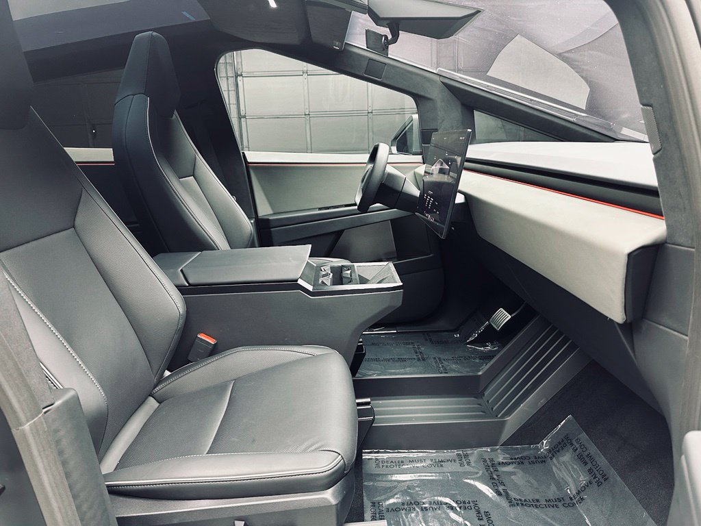 Used 2024 Tesla Cybertruck AWD Crew Cab image 17