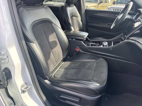 Used 2023 Jeep Grand Cherokee L Laredo image 25