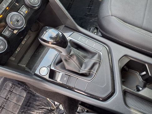 Certified 2024 Volkswagen Taos SE w/ Panoramic Sunroof Package image 22