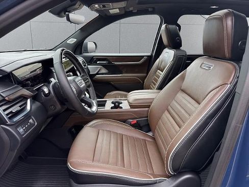 Used 2026 GMC Acadia Denali Ultimate w/ LPO, Floor Liner Package AWD/4WD image 26