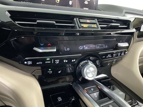 Used 2023 Acura MDX SH-AWD image 16