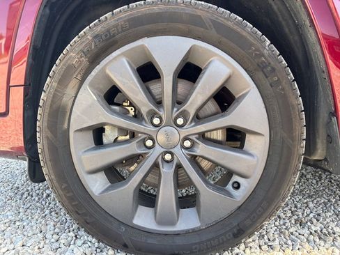 Used 2019 Jeep Cherokee High Altitude AWD/4WD image 28