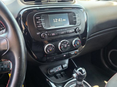 Used 2016 Kia Soul + w/ Soulful Package FWD image 32