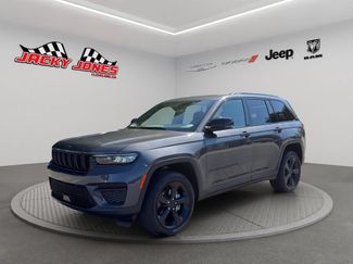 Used 2024 Jeep Grand Cherokee Altitude AWD/4WD video 2