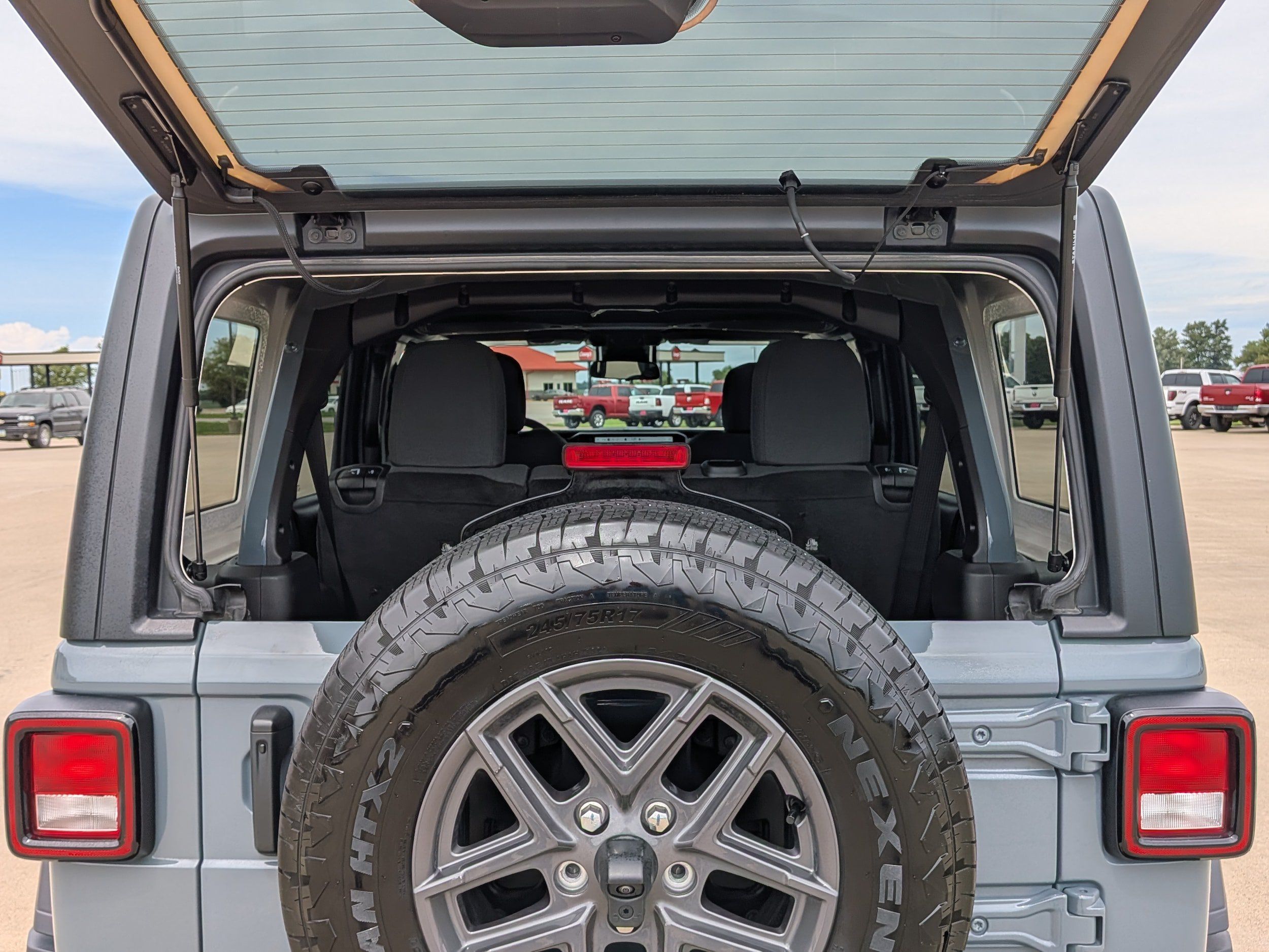 Used 2025 Jeep Wrangler Unlimited Sport AWD/4WD image 46