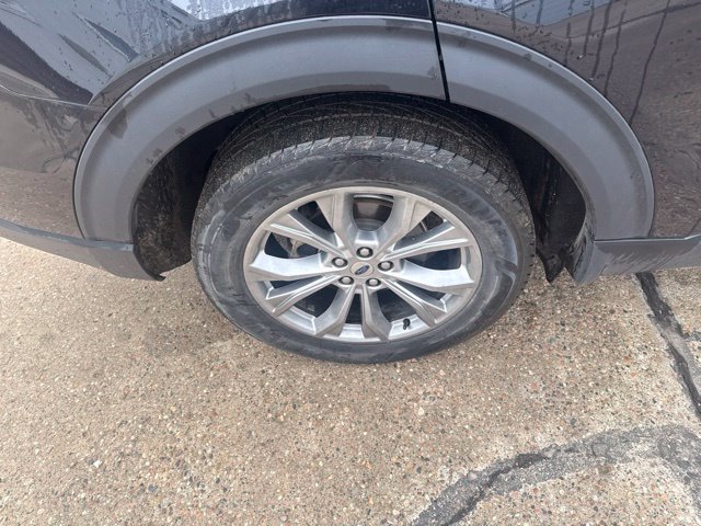 Used 2020 Ford Explorer XLT w/ Equipment Group 202A AWD/4WD image 17