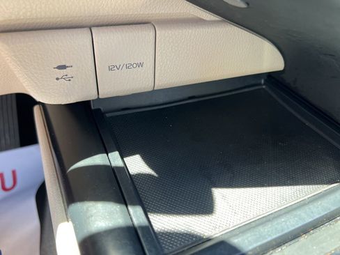 Used 2018 Toyota Camry XLE FWD image 32