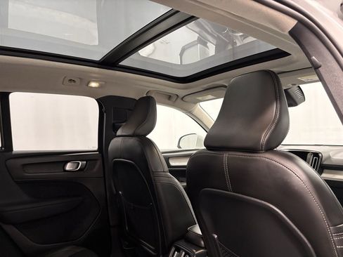 Certified 2025 Volvo XC40 B5 Plus image 25