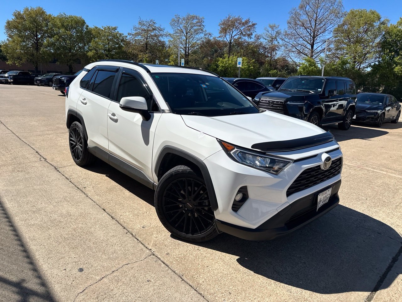 Used 2020 Toyota RAV4 XLE w/ Convenience Package FWD image 1