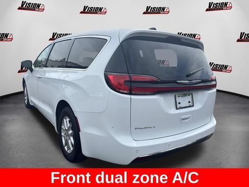 Used 2024 Chrysler Pacifica Touring-L FWD image 8