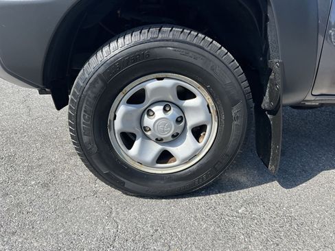 Used 2014 Toyota Tacoma 4x4 Regular Cab image 12