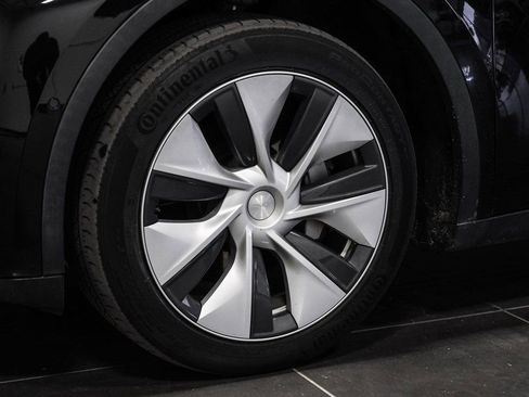 Used 2020 Tesla Model Y Long Range image 21