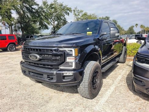 Used 2022 Ford F250 Lariat w/ Black Appearance Package image 3
