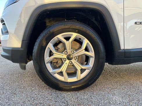 Certified 2025 Jeep Compass Latitude image 49