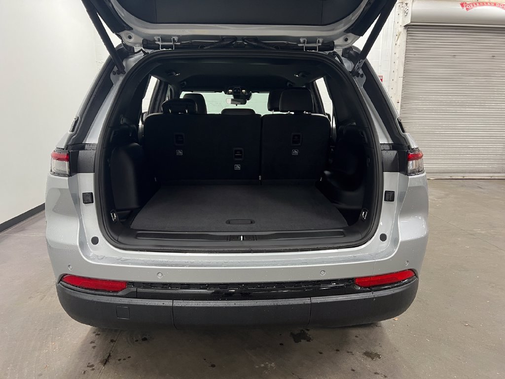 New 2025 Jeep Grand Cherokee Altitude RWD image 15