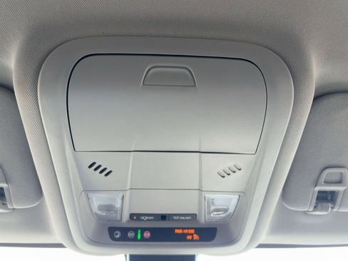 Used 2024 GMC Terrain SLE image 22