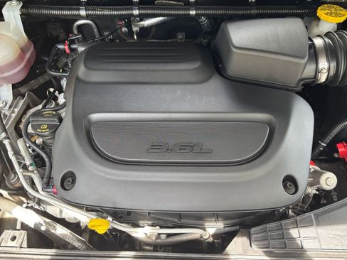 Used 2025 Chrysler Pacifica Select FWD image 35