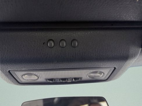 Used 2004 Ford Thunderbird Deluxe image 19