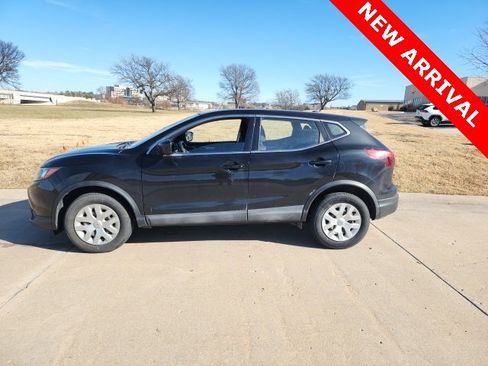 Used 2019 Nissan Rogue Sport S image 6