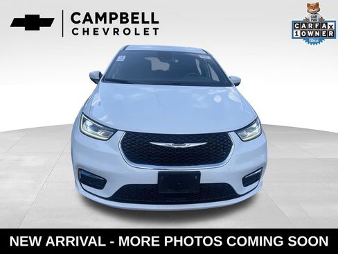 Used 2023 Chrysler Pacifica Touring FWD image 8