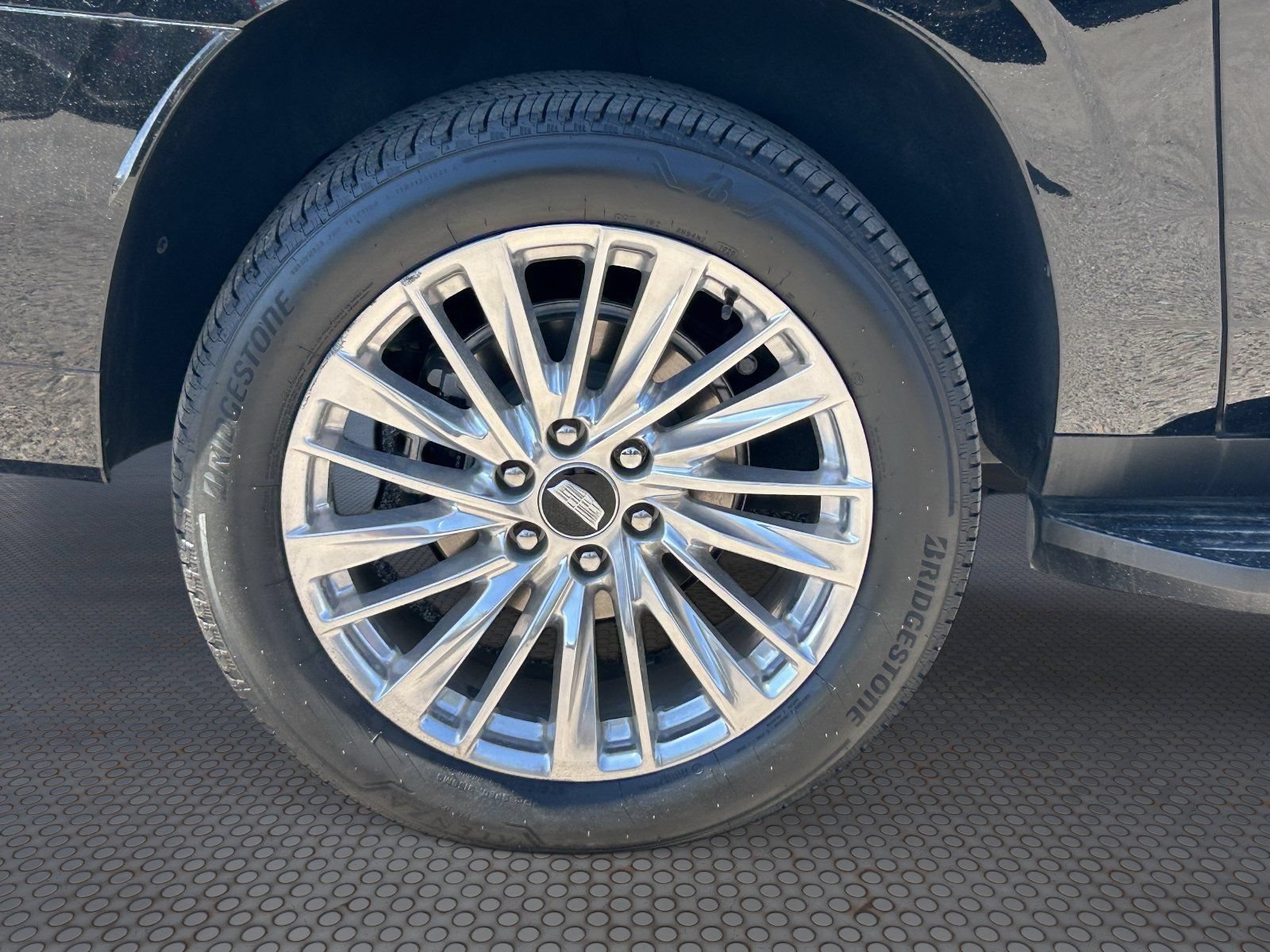 Certified 2025 Cadillac Escalade ESV Premium Luxury w/ LPO, Floor Liner Package AWD/4WD image 10