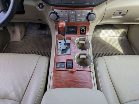 Used 2010 Toyota Highlander Limited AWD/4WD image 22