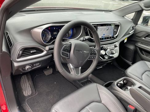 New 2026 Chrysler Pacifica Select AWD/4WD image 9