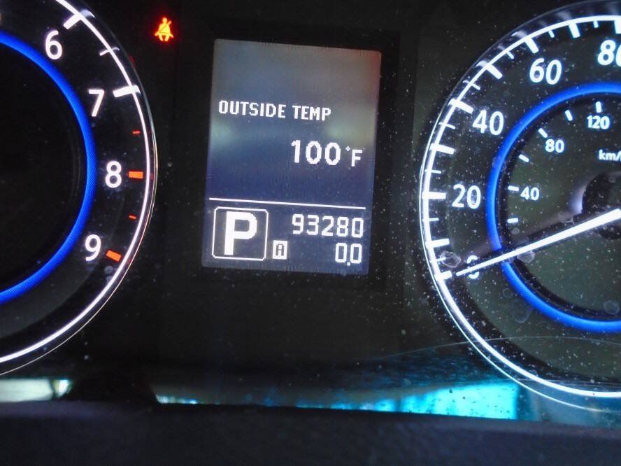 Used 2010 INFINITI G37 Convertible w/ Premium Pkg RWD image 9