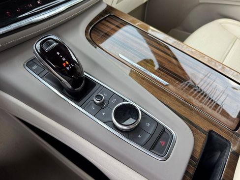 Used 2022 Cadillac Escalade Premium Luxury Platinum image 32