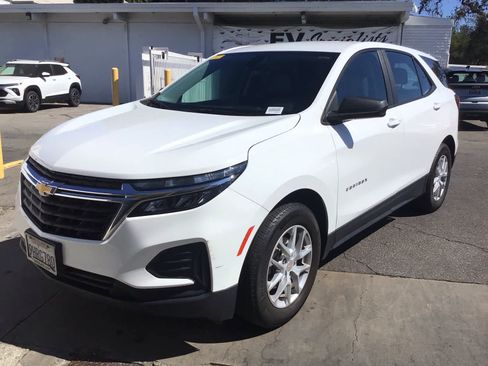 Used 2023 Chevrolet Equinox LS FWD image 2
