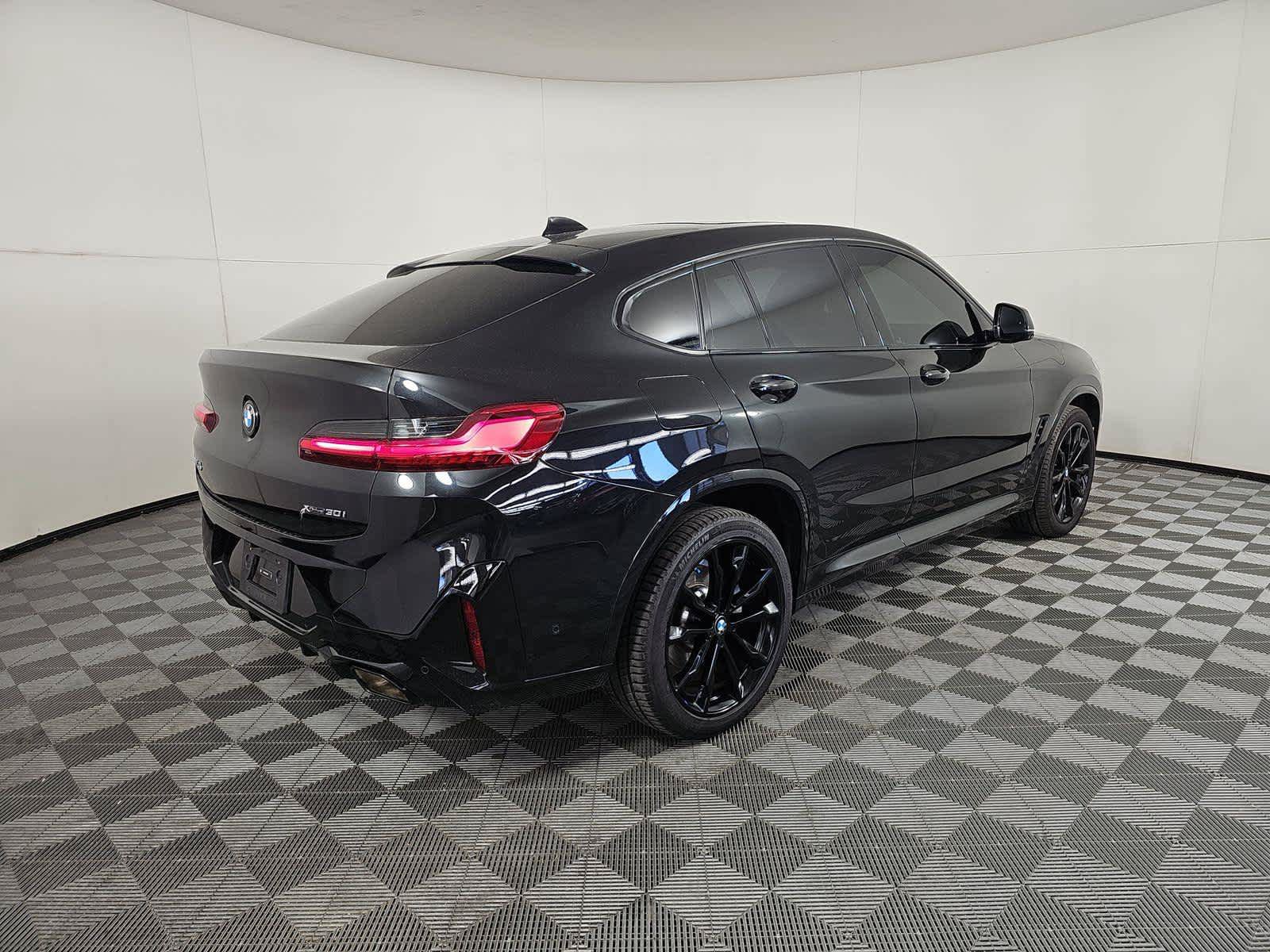 Used 2025 BMW X4 xDrive30i w/ Premium Package AWD/4WD image 3