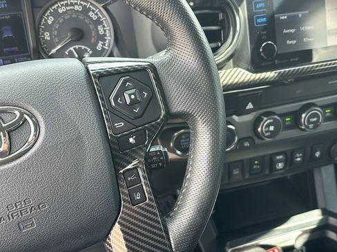 Used 2019 Toyota Tacoma TRD Off-Road w/ Technology Package AWD/4WD image 18