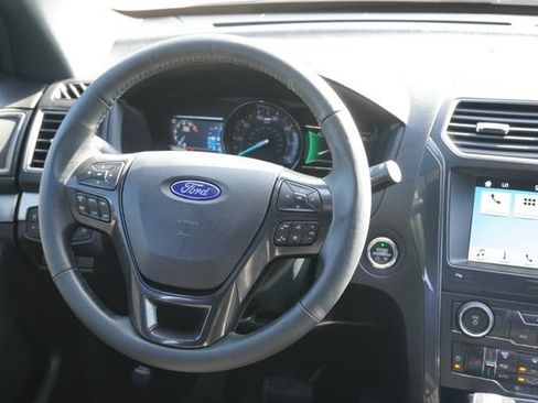 Used 2018 Ford Explorer XLT w/ Equipment Group 202A FWD image 13