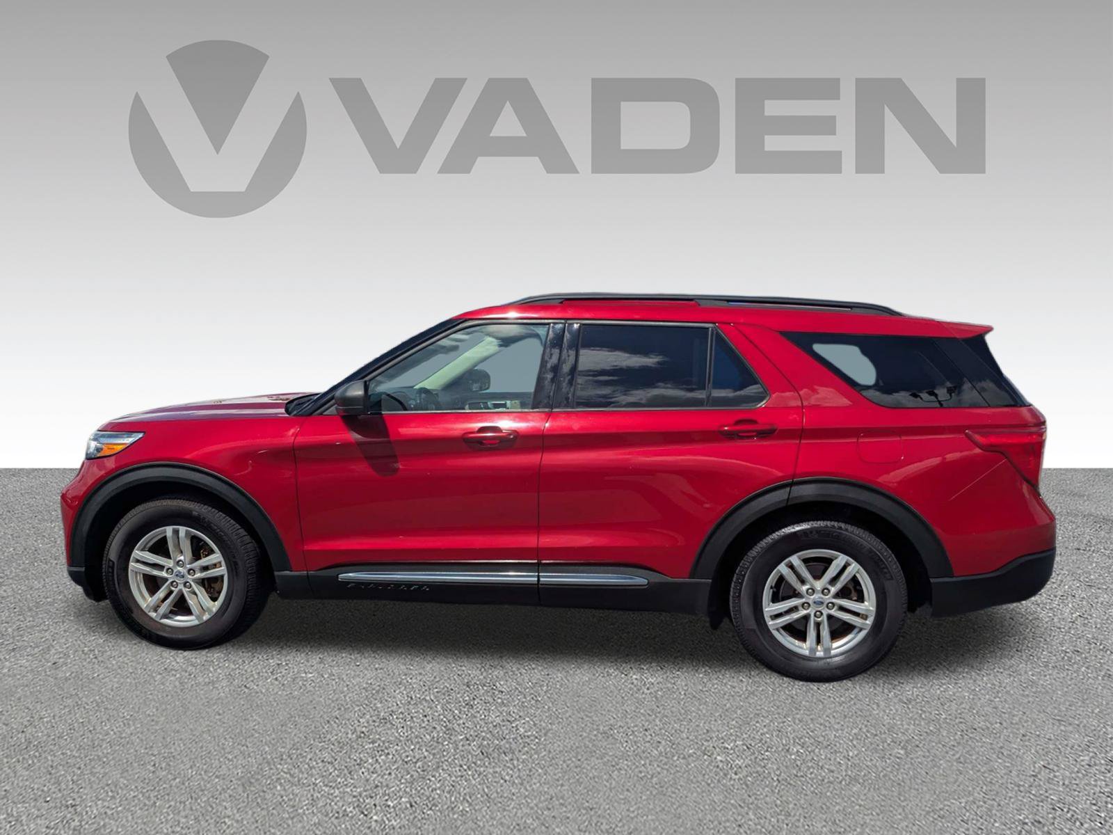 Used 2021 Ford Explorer XLT w/ Equipment Group 202A RWD image 29