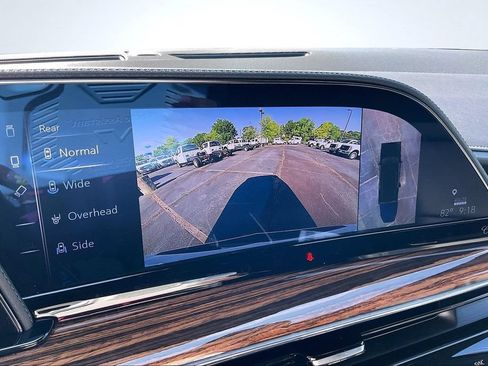 Used 2023 Cadillac Escalade Luxury AWD/4WD image 16