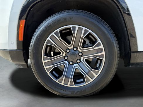 Used 2024 Jeep Wagoneer Series II w/ Flexible Seating Group image 12