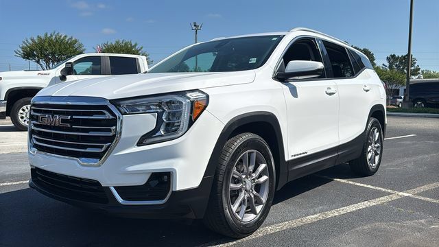 Used 2023 GMC Terrain SLT AWD/4WD image 3