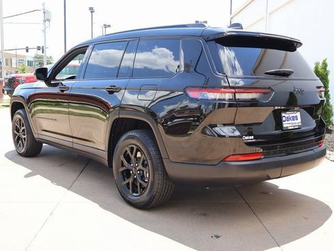 Used 2025 Jeep Grand Cherokee L Altitude AWD/4WD image 5