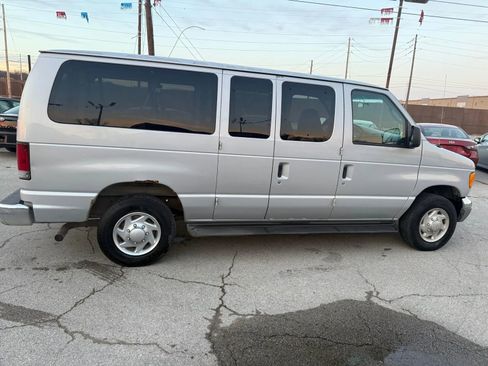 Used 2005 Ford E-350 and Econoline 350 XL image 6
