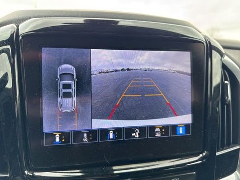 Used 2023 Chevrolet Traverse LT image 12