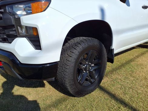 Used 2023 Chevrolet Silverado 1500 Custom Trail Boss w/ LPO, Dark Essentials Package AWD/4WD image 18