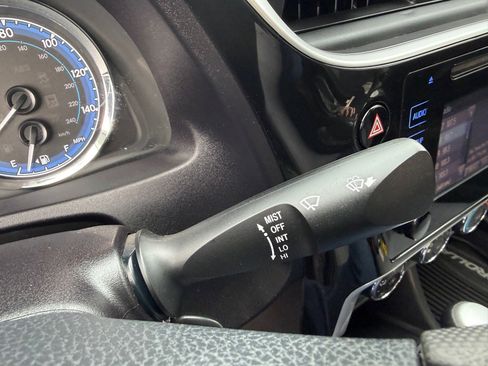 Used 2019 Toyota Corolla L image 30