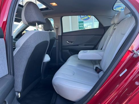 Used 2021 Hyundai Elantra Limited image 10