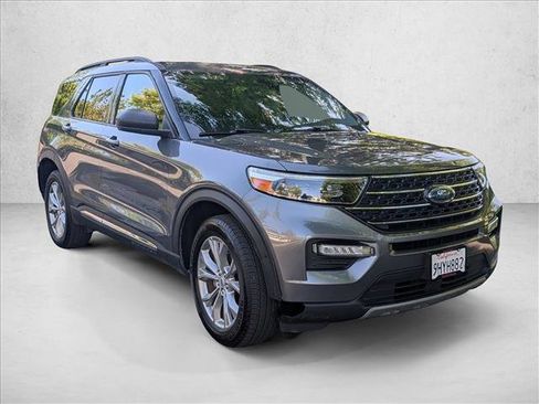 Used 2023 Ford Explorer XLT w/ Equipment Group 202A AWD/4WD image 3